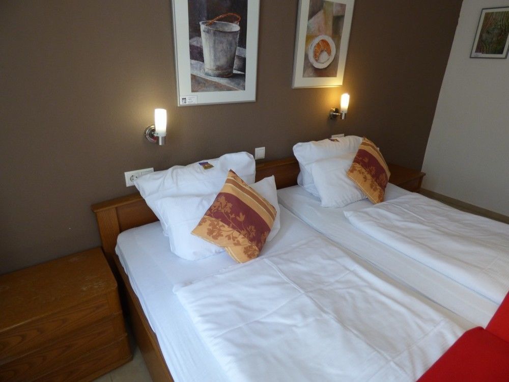 Hotel Art Inn Dinslaken Extérieur photo