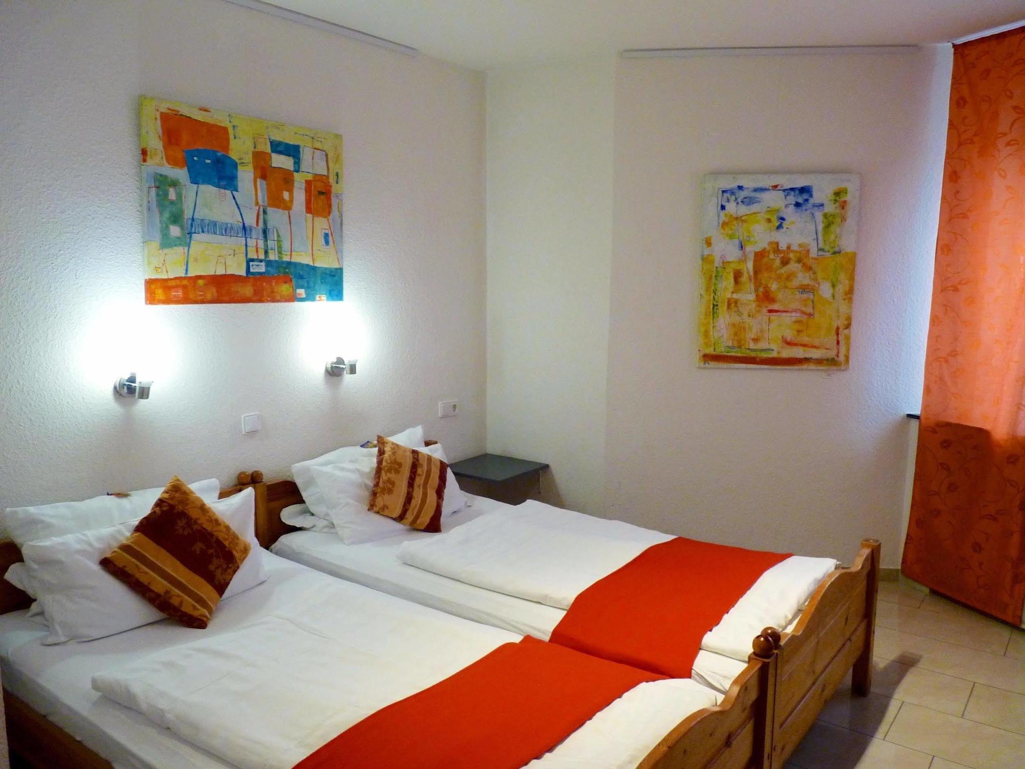 Hotel Art Inn Dinslaken Extérieur photo