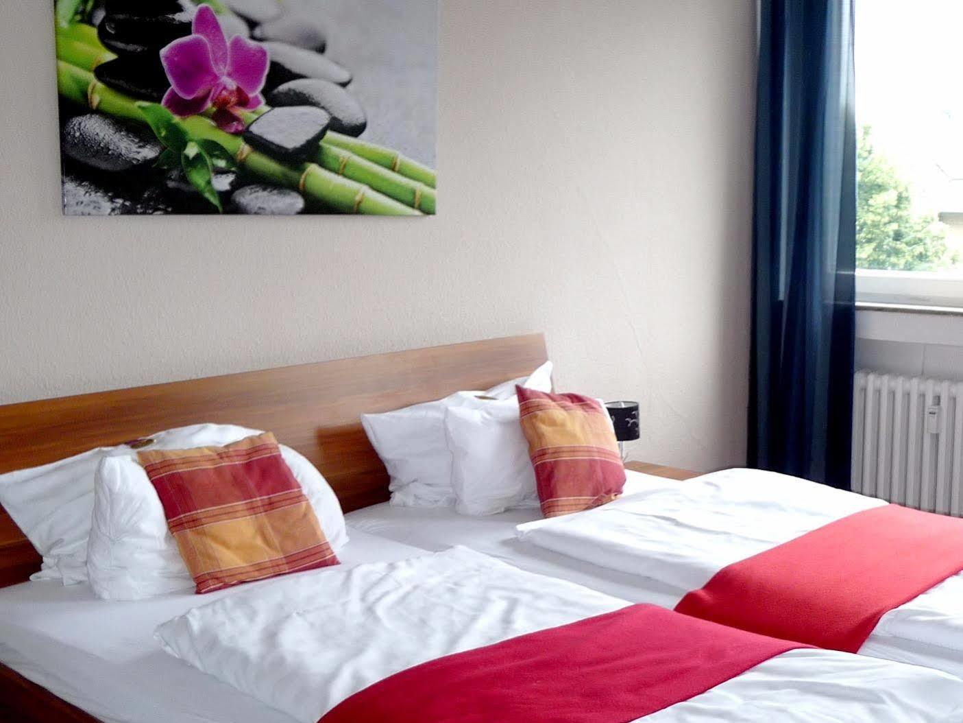 Hotel Art Inn Dinslaken Extérieur photo
